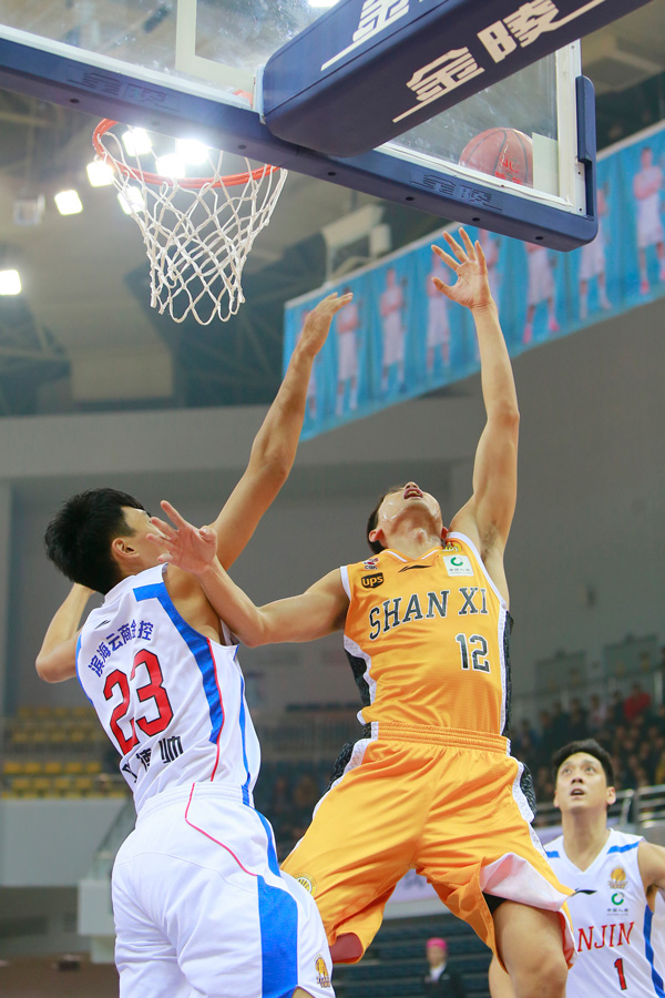 主场推进节奏加快，压迫体系运转顺畅